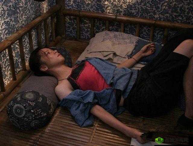 周莹躲进被子里:开启神秘之旅