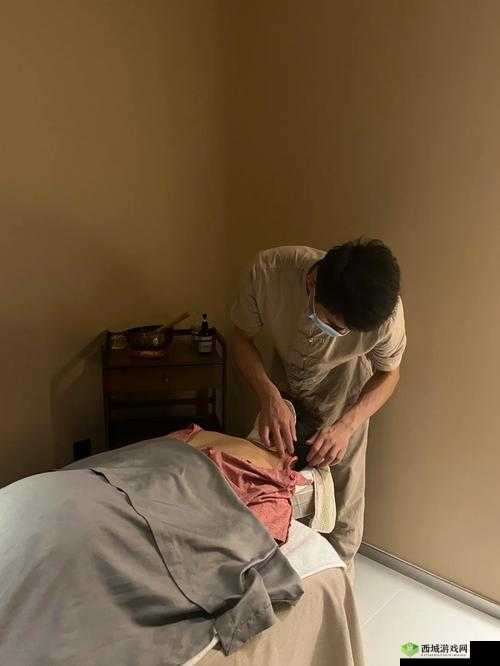 男按摩师伸舌头：一次奇妙的 SPA 体验