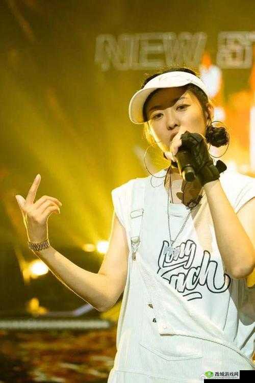 12 岁女 RAPPER:未成年说唱新星的音乐梦想